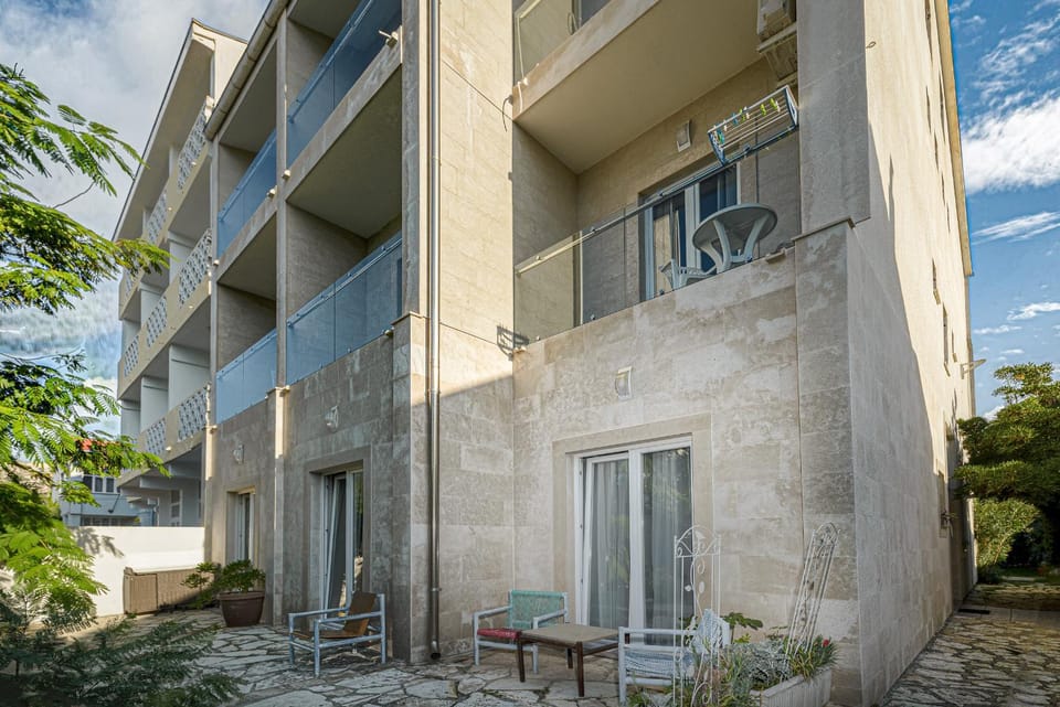 Property building, Facade/entrance