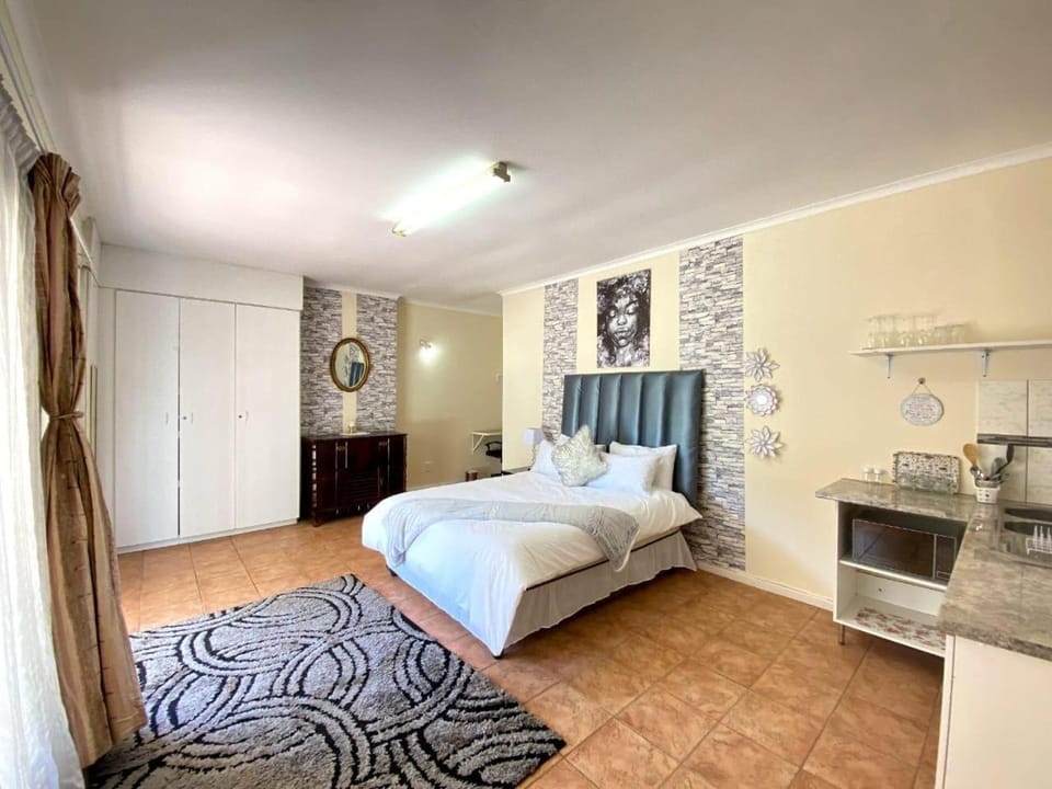 DMpire Suite Bed and Breakfast in Sandton