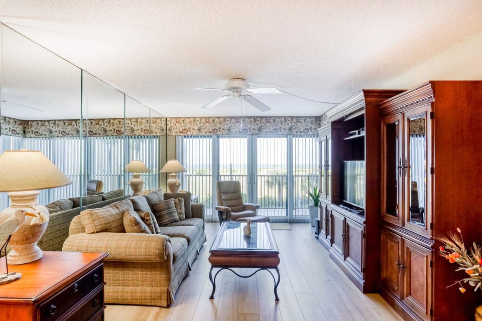Landmark Towers 203 House in Sand Key