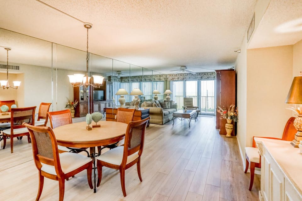 Landmark Towers 203 House in Sand Key