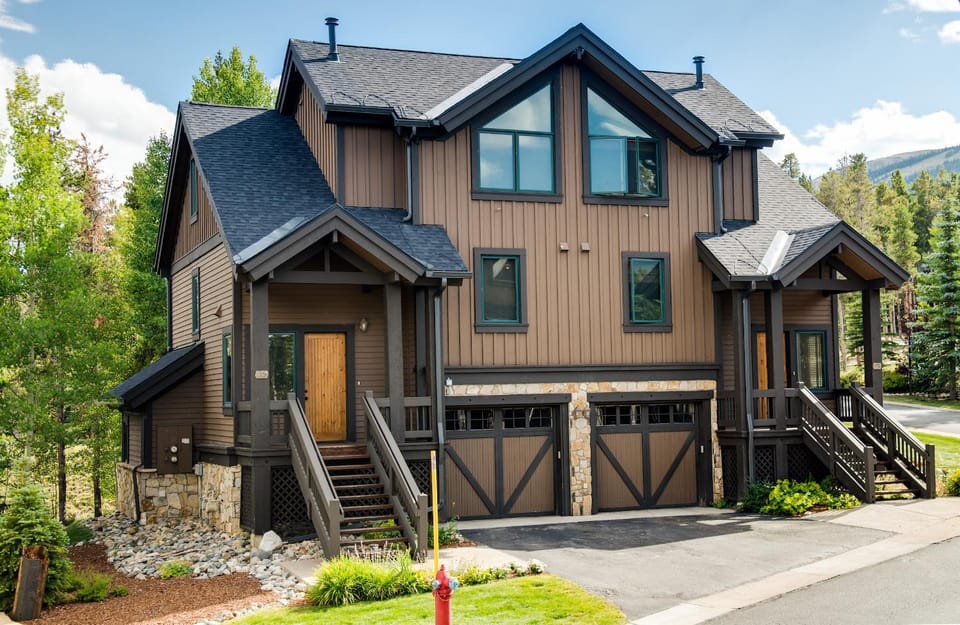 Saddlewood Snowbird Townhome: Ski-In Ski-Out, Hot Tub Apartment in Breckenridge