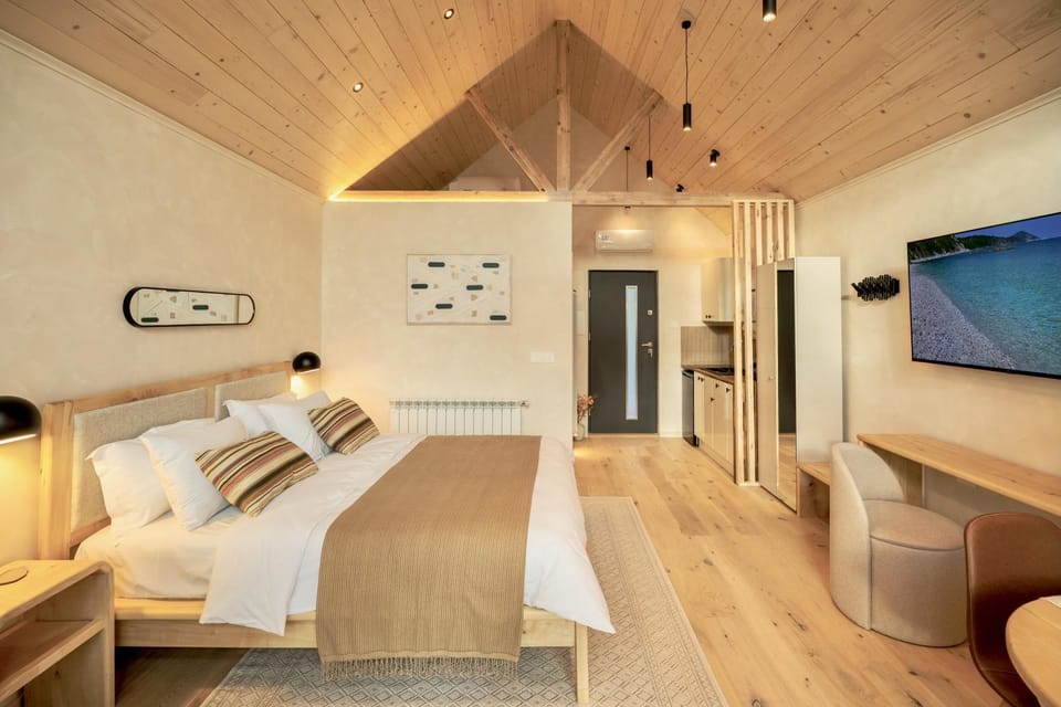 Bed, TV and multimedia, Photo of the whole room, Bedroom, wardrobe