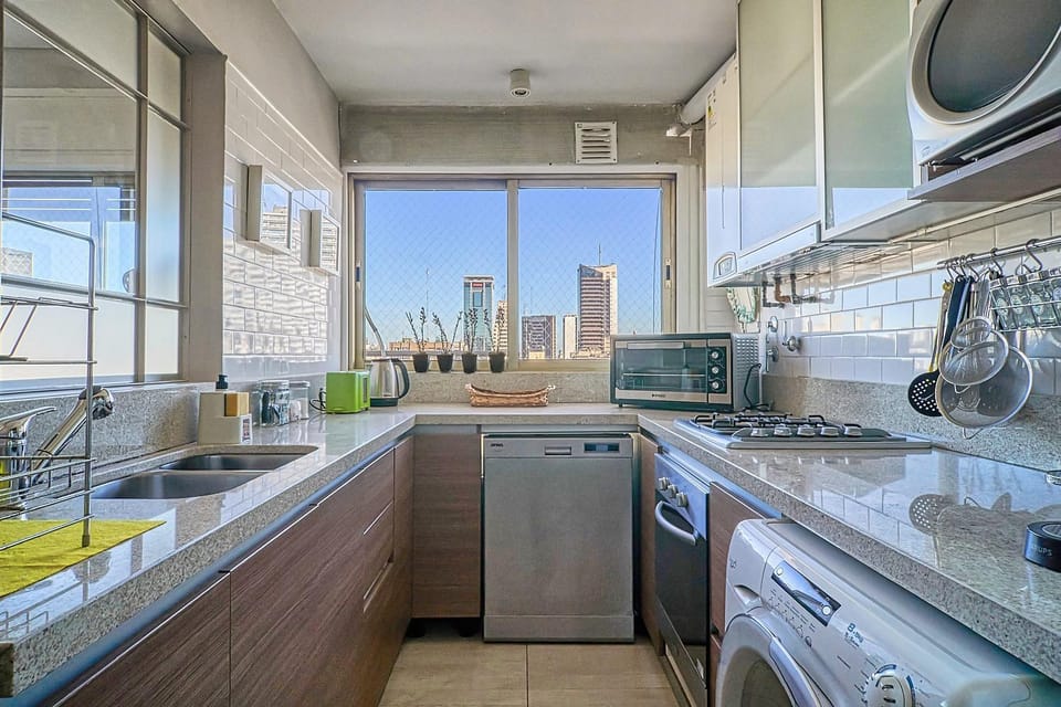 Kitchen or kitchenette, flat iron, internet, microwave, oven, toaster, washing machine, kitchen