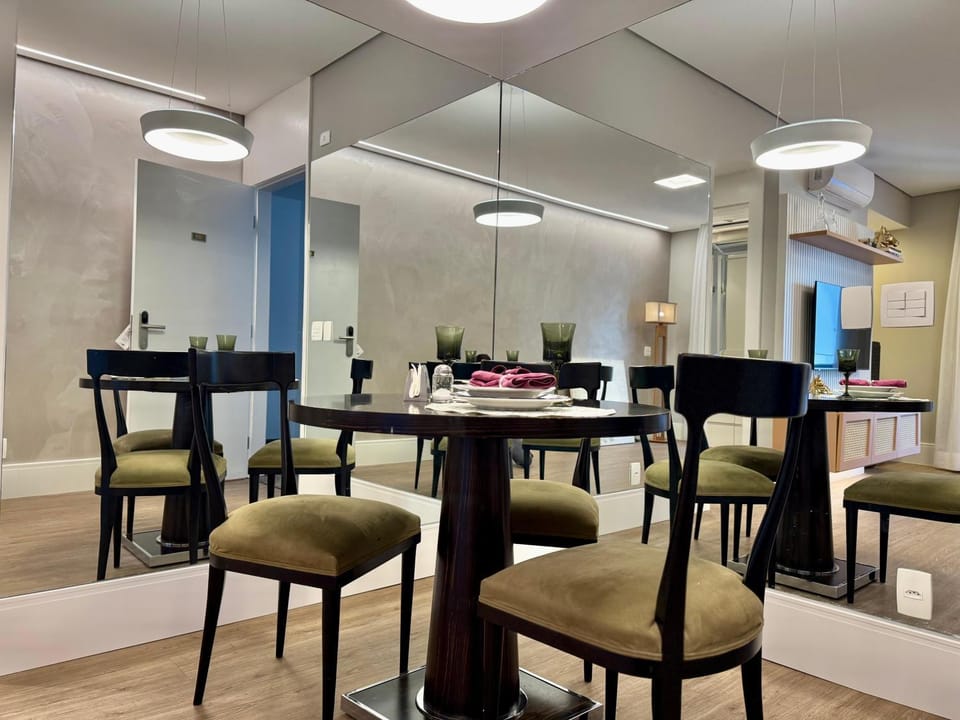 Restaurant/places to eat, Living room, Banquet/Function facilities, Seating area
