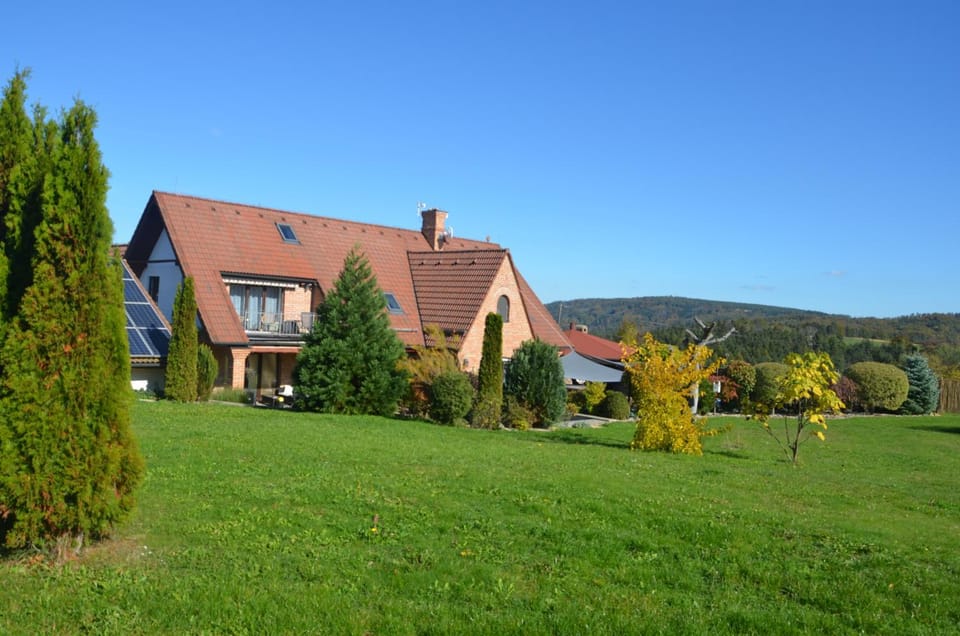 Property building, Day, Garden, Garden view