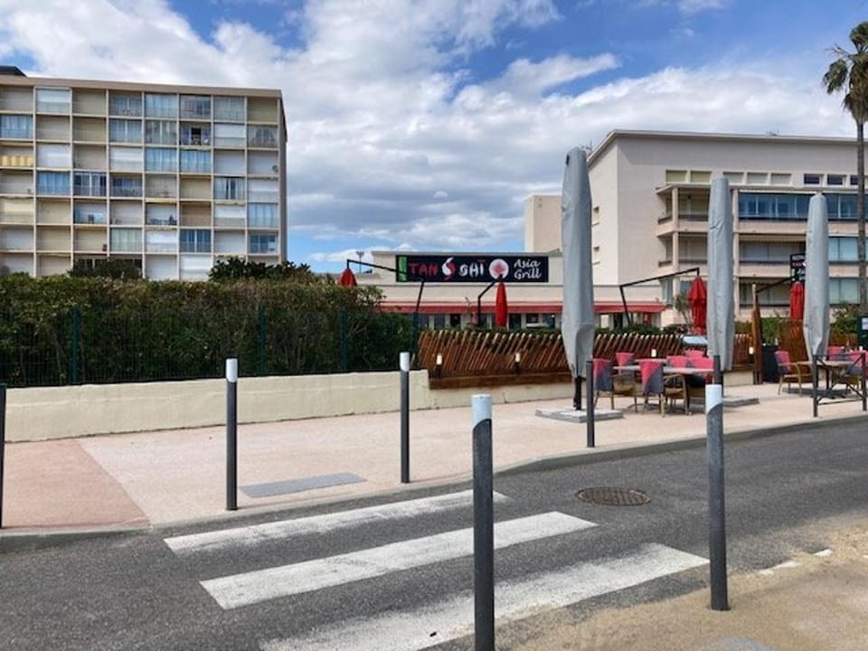 Charmant T2 au Lavandou, climatisé, à deux pas de la plage - FR-1-308-158 Apartment in Le Lavandou
