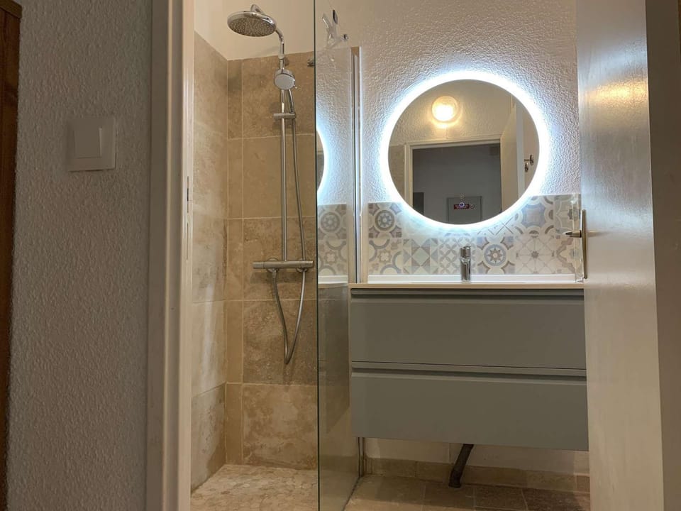 Maison 4 pièces climatisée - 6 personnes - Cadre paisible avec WiFi - FR-1-308-159 House in Le Lavandou