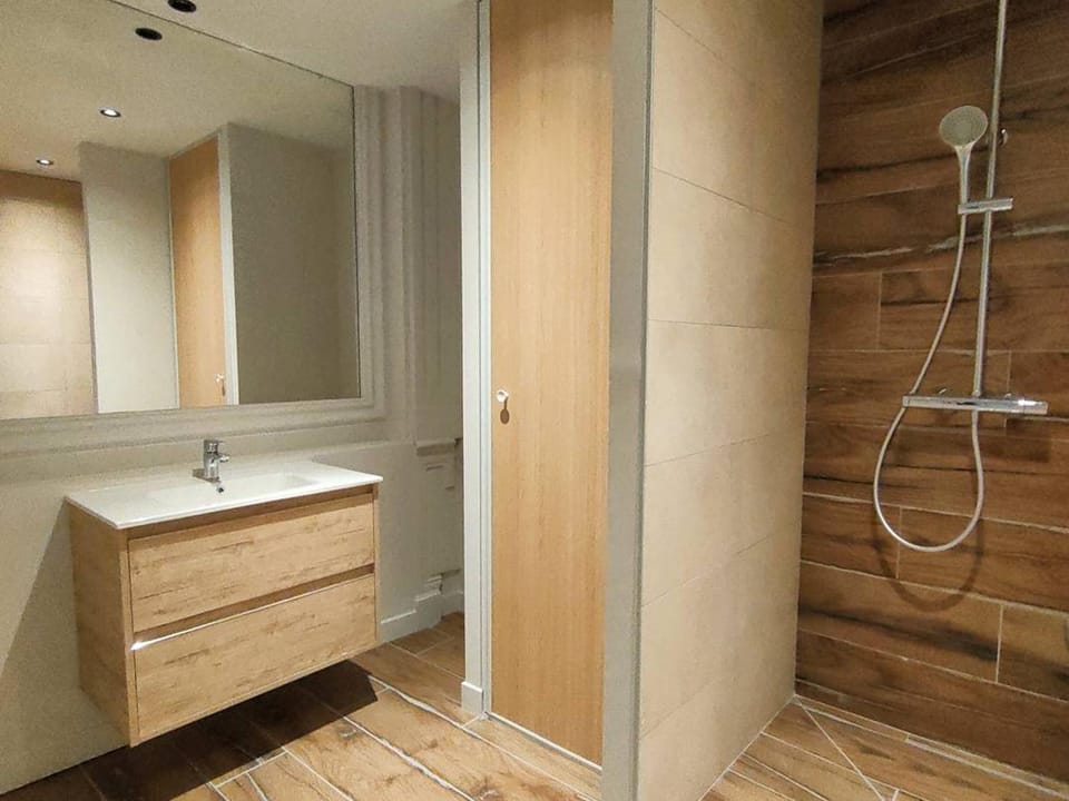 Appartement centre-ville - 10/12 pers. - FR-1-234-289 Apartment in Cauterets