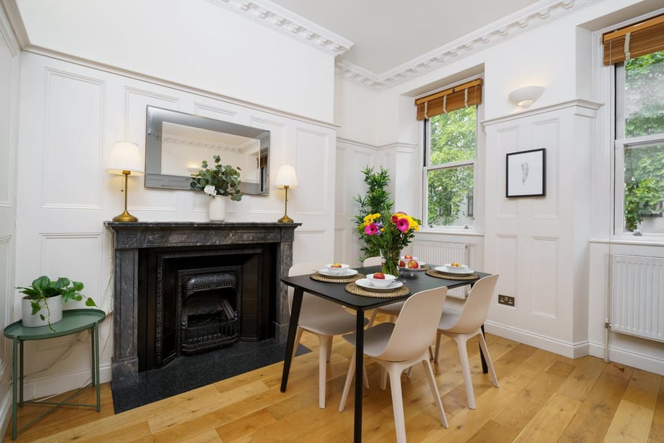 Seating area, Dining area