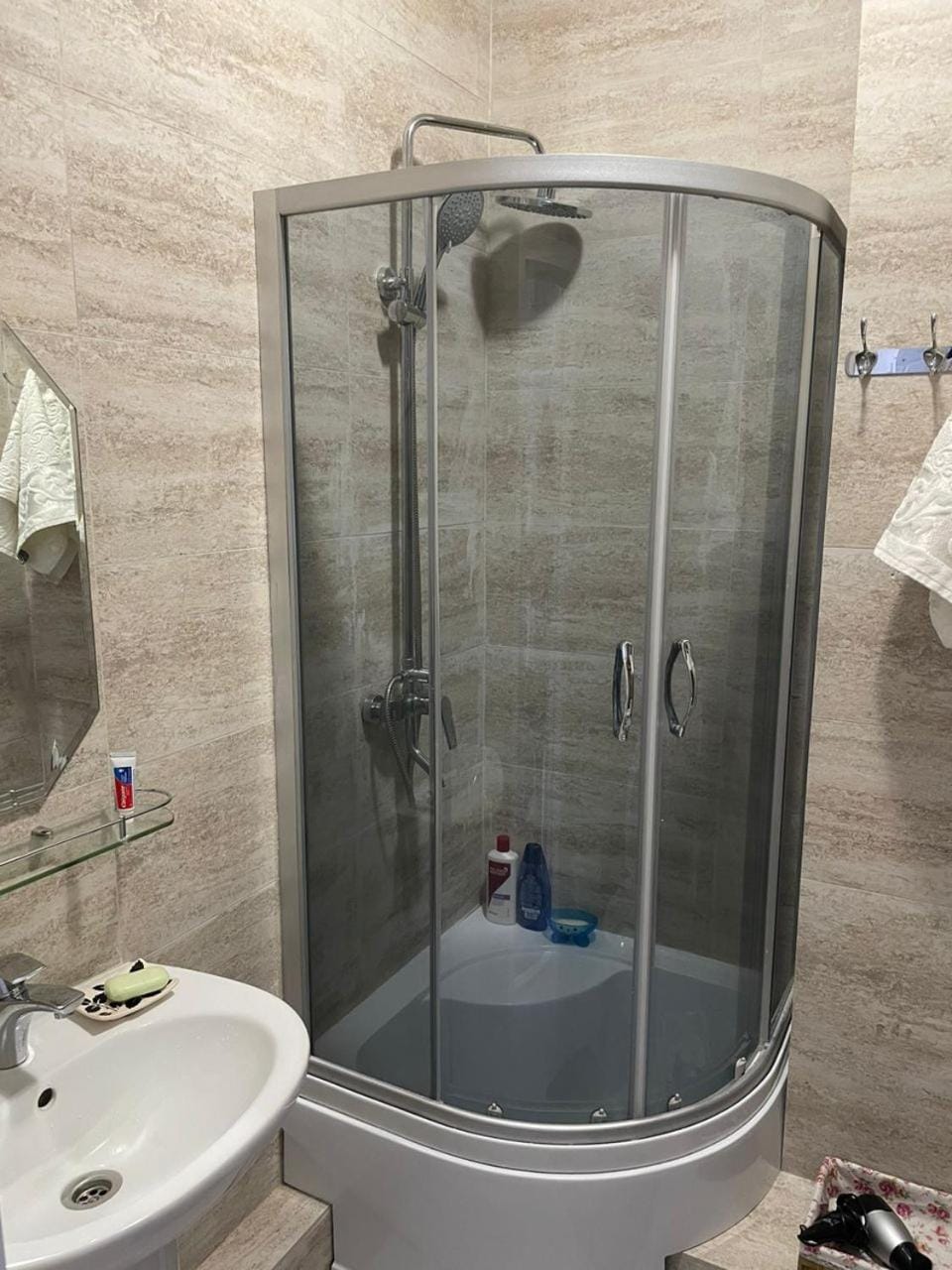 Shower, Toilet, towels