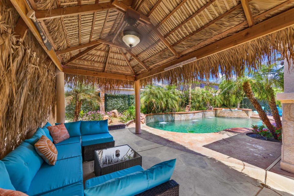 Paradise private resort with waterfall pool House in Indio