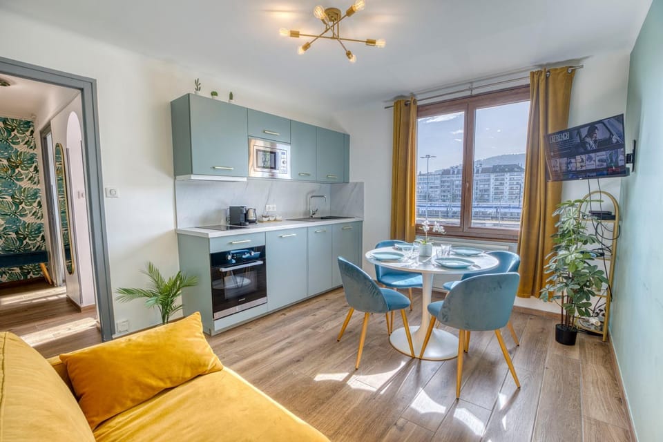 Coffee/tea facilities, dishwasher, minibar, pet friendly, kitchen