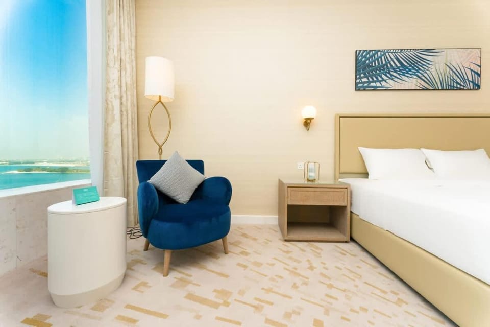 FAM Living - Palm Tower - Palm Jumeirah - Panoramic Studios Apartment in Dubai