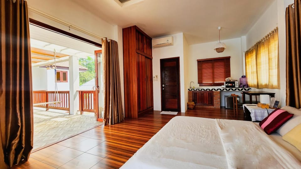 Bed, Kitchen or kitchenette, Photo of the whole room