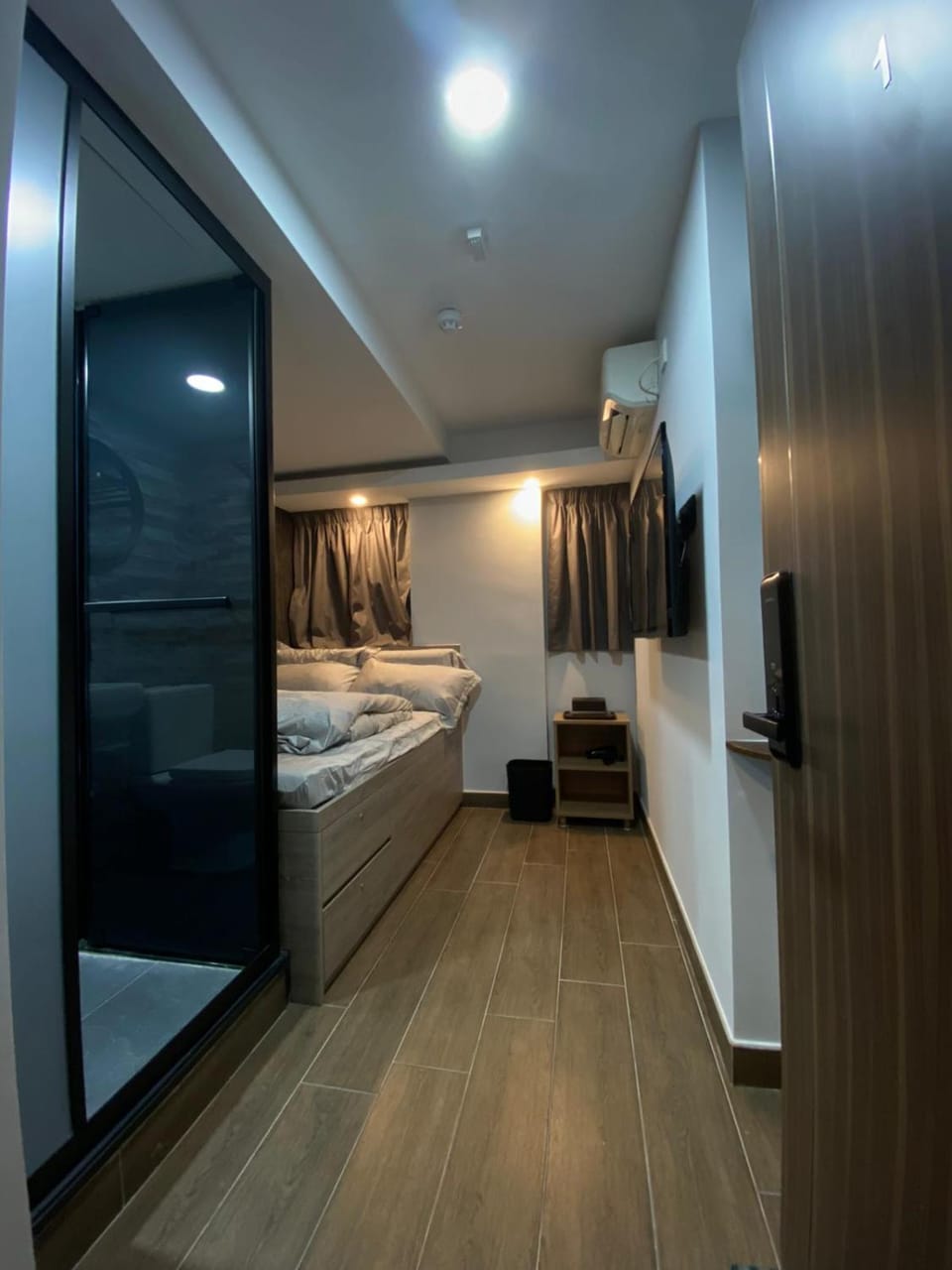 Bed, Photo of the whole room, Bedroom