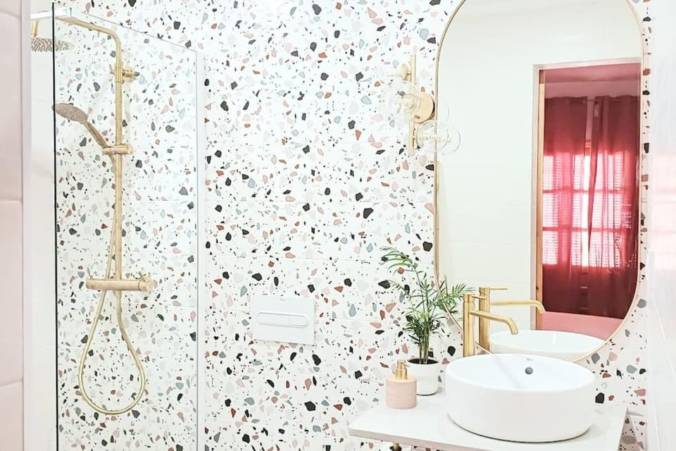 Shower, Bathroom, Decorative detail