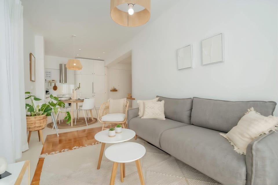 Bright 2BD Apt next to Acropolis Apartment in Athens