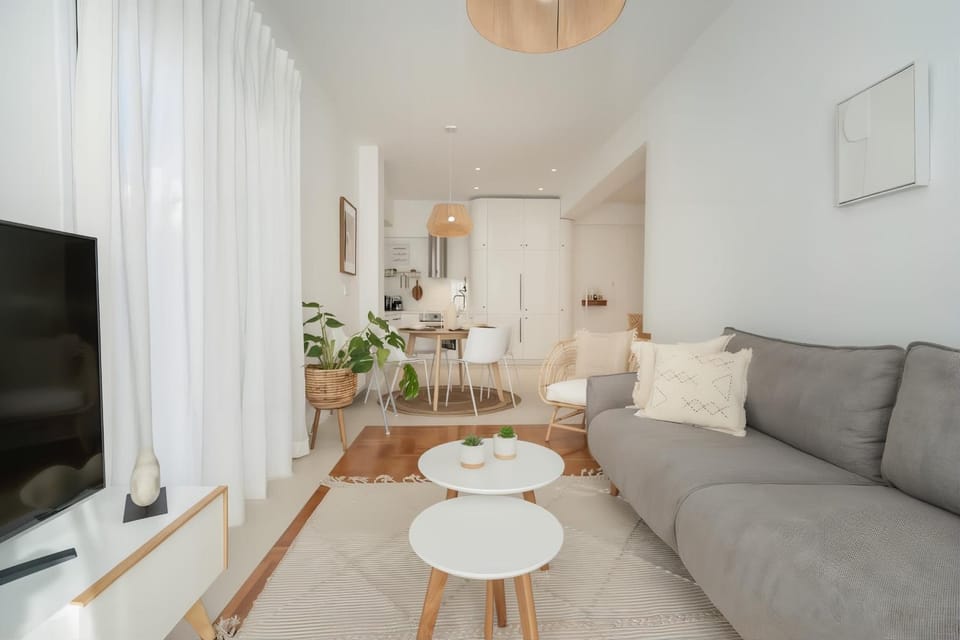 Bright 2BD Apt next to Acropolis Apartment in Athens
