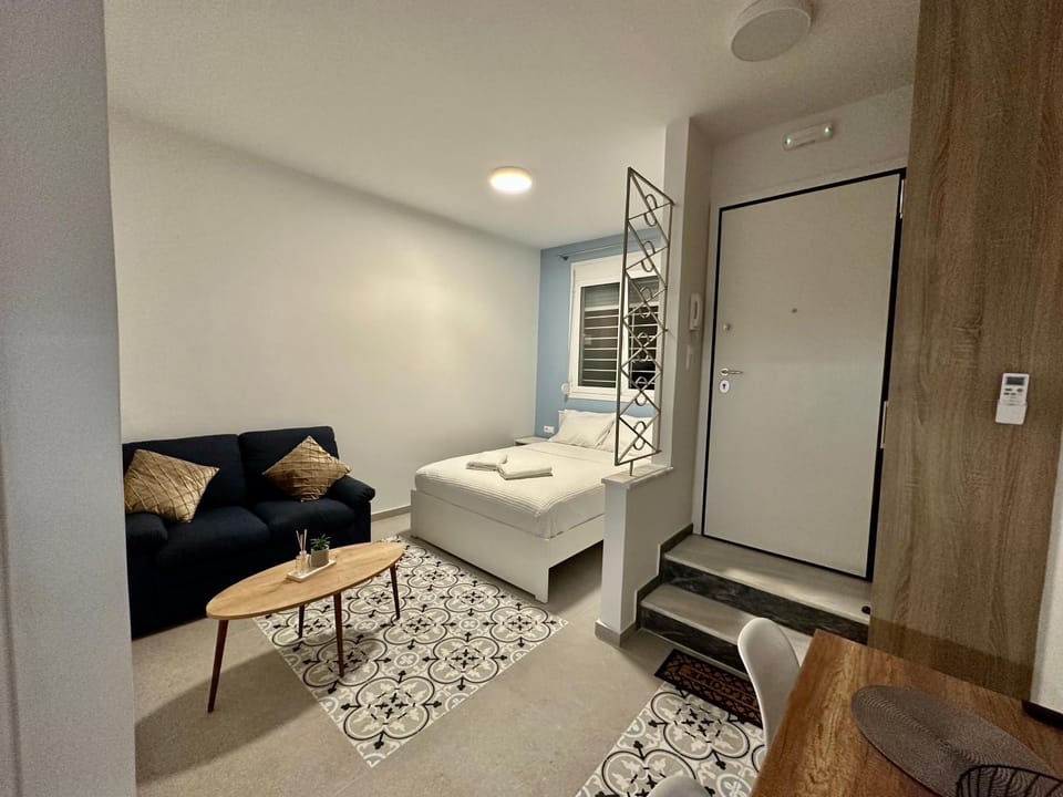 A13 Athens Apartment in Athens