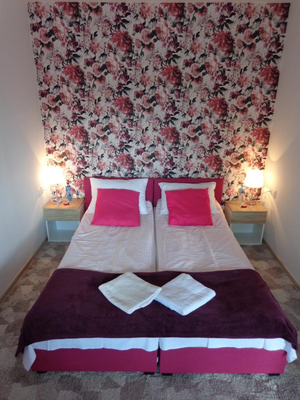 Bed, Other, Other, Other, Photo of the whole room, Decorative detail, Decorative detail, Seating area, Bedroom, Non alcoholic drinks, towels, towels