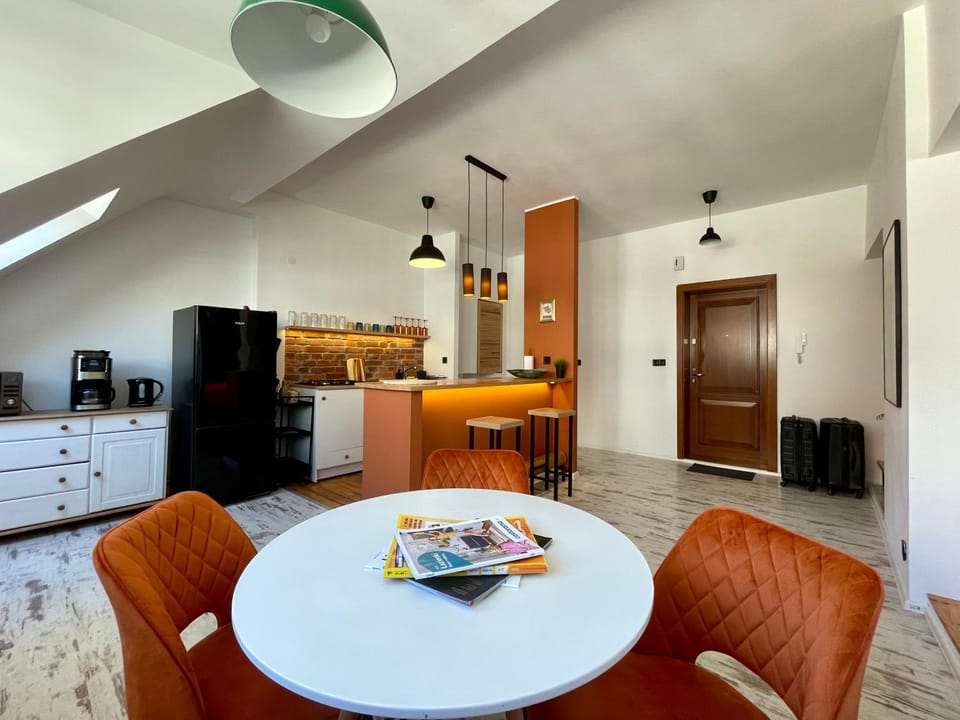 Kitchen or kitchenette, Dining area, oven, pet friendly, stove