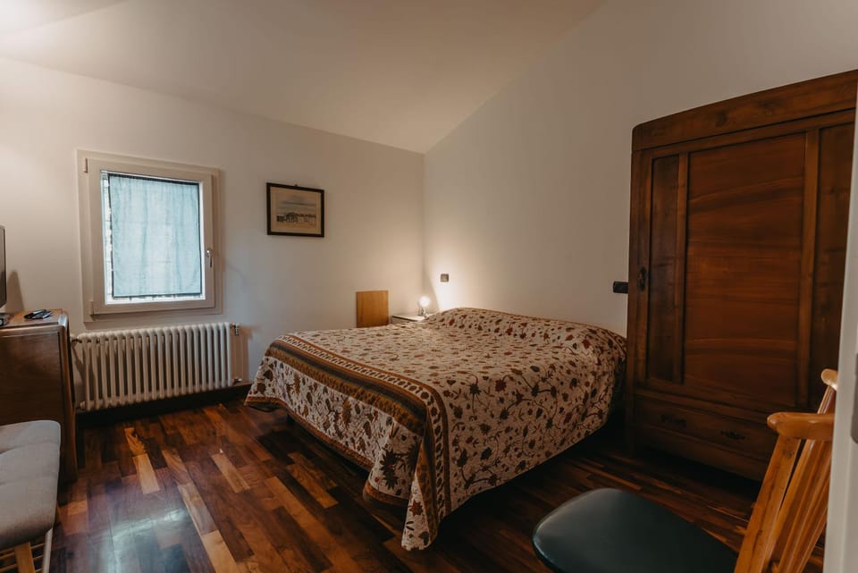 Bed, Photo of the whole room, Bedroom, internet