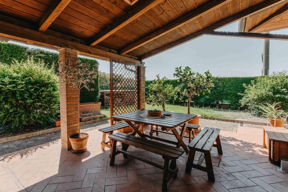 Spring, Day, Garden, View (from property/room), Balcony/Terrace, Seating area, Dining area, Garden view