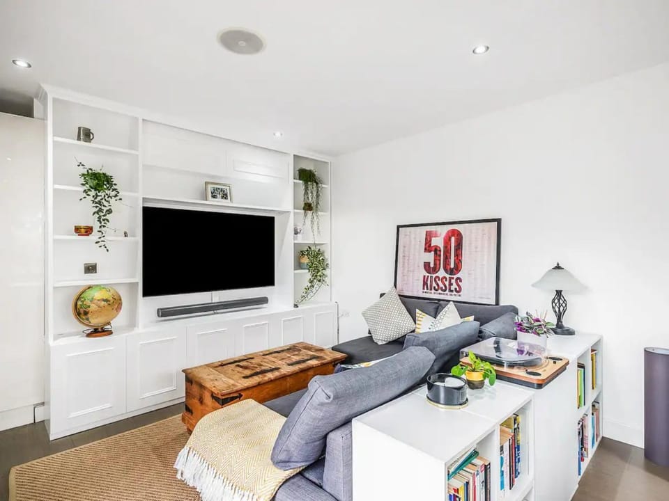 Communal lounge/ TV room, TV and multimedia, Seating area