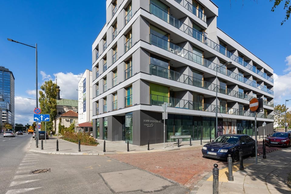 Property building, Day, Neighbourhood, City view, Street view