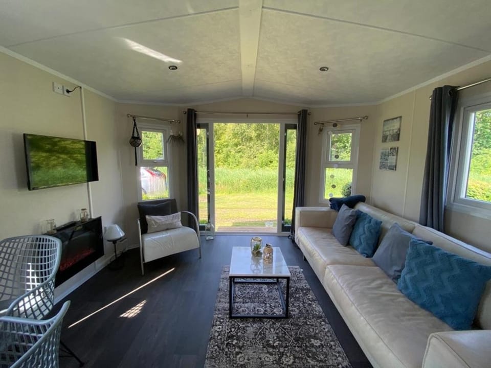 Natur pur, O4 neues Ferienhaus natureingebunden, Familien- und hundefreundlich eingezäunt House in Callantsoog