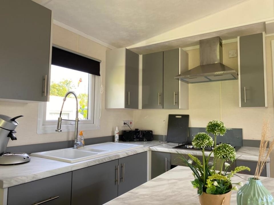 Natur pur, O4 neues Ferienhaus natureingebunden, Familien- und hundefreundlich eingezäunt House in Callantsoog