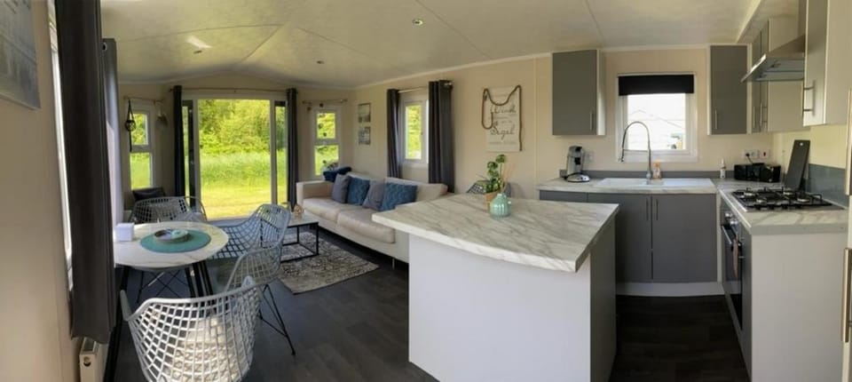 Natur pur, O4 neues Ferienhaus natureingebunden, Familien- und hundefreundlich eingezäunt House in Callantsoog