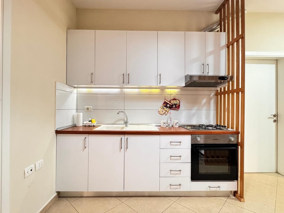 Kitchen or kitchenette, oven
