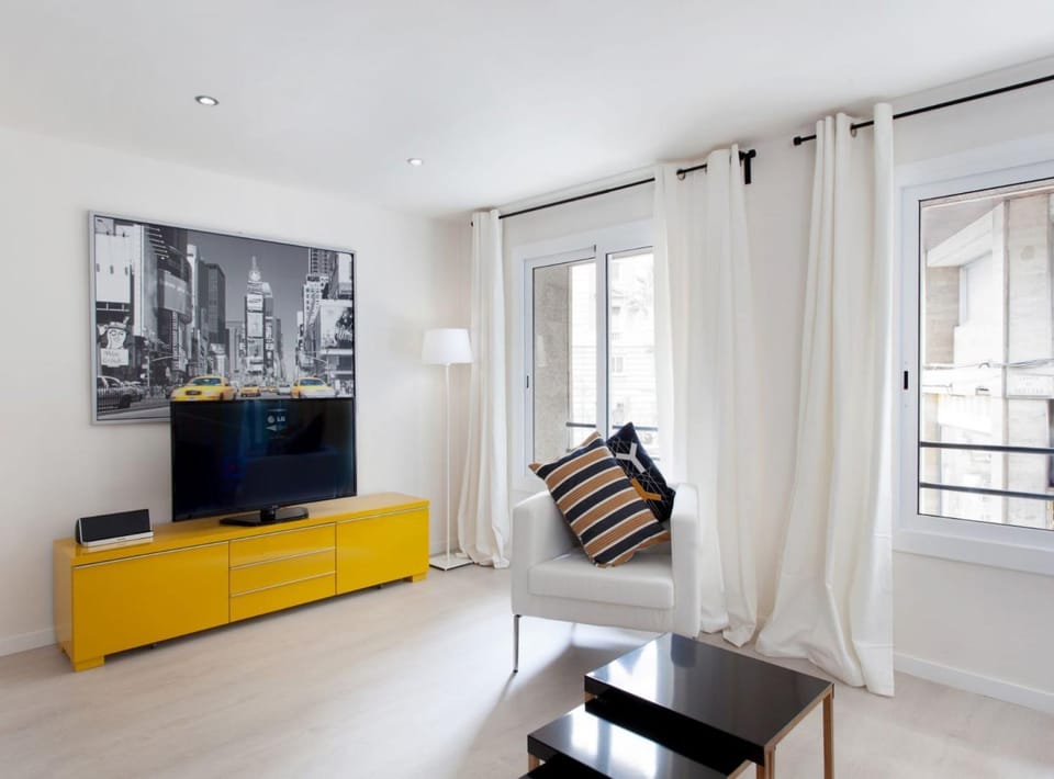 Communal lounge/ TV room, TV and multimedia, Living room