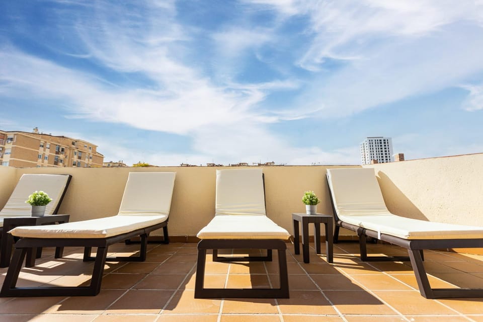 Balcony/Terrace, sunbed