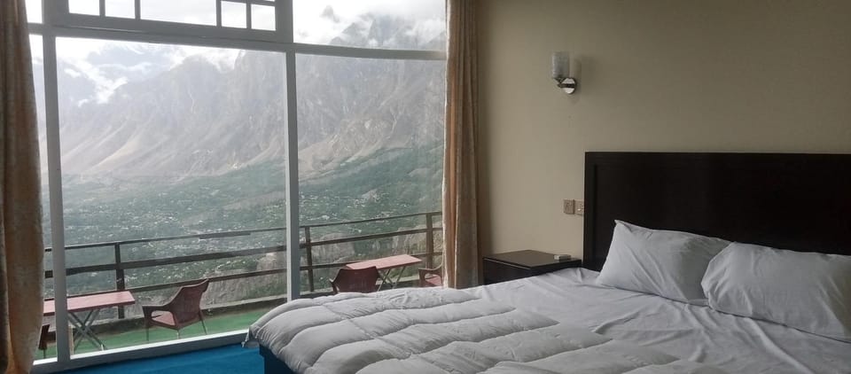 Bed, Natural landscape, Photo of the whole room, Bedroom, Mountain view