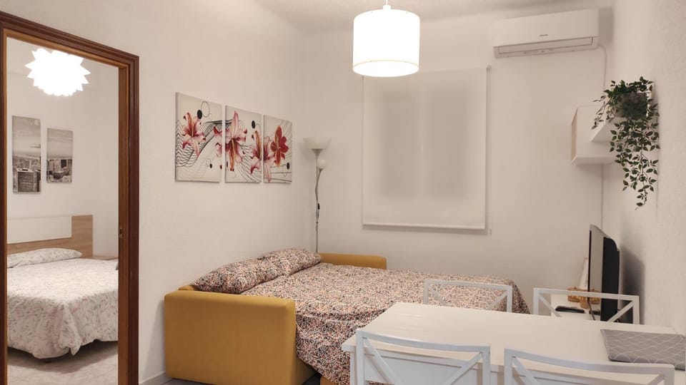 Bed, Living room, Dining area, air conditioner