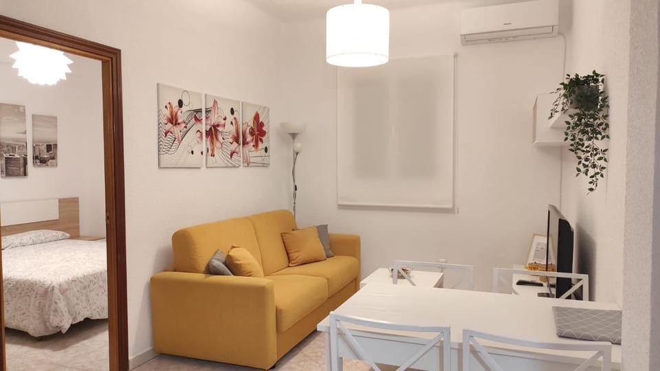 TV and multimedia, Living room, Dining area, air conditioner