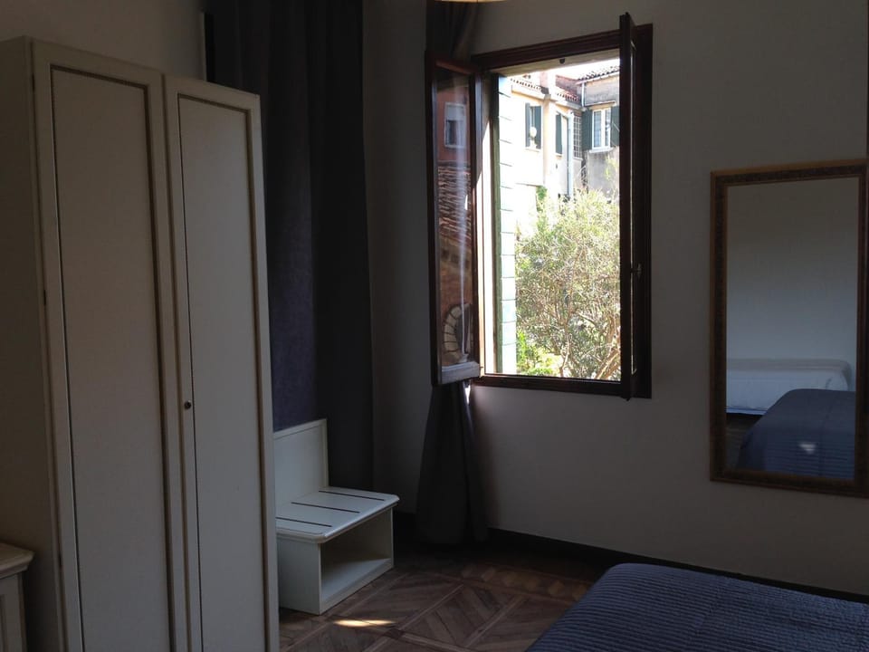 Day, View (from property/room), Photo of the whole room, Decorative detail