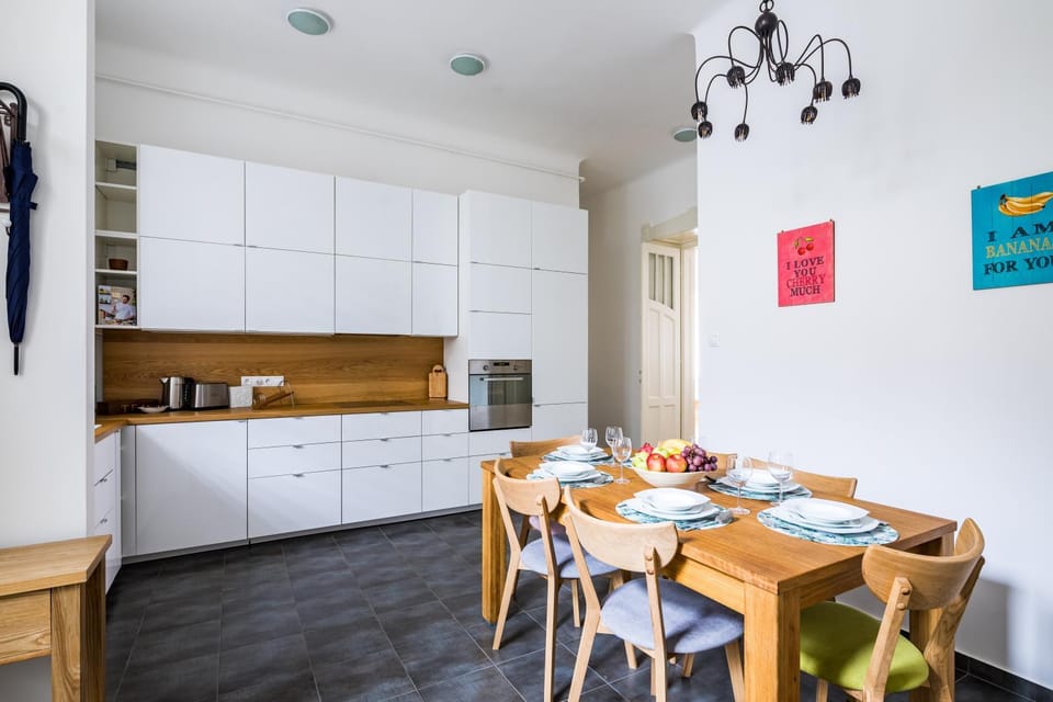 Coffee/tea facilities, Kitchen or kitchenette, Decorative detail, Dining area, Meals, Meals, minibar, pet friendly, stove, toaster, kitchen, kitchen