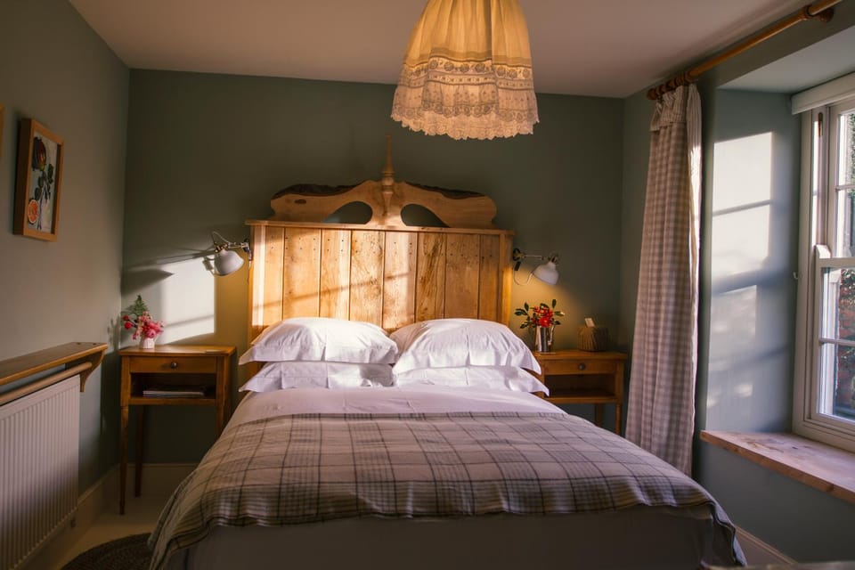 Bed, Decorative detail, Bedroom