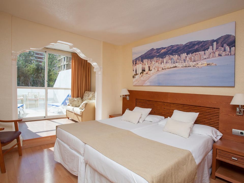 Bed, Natural landscape, Photo of the whole room, Bedroom