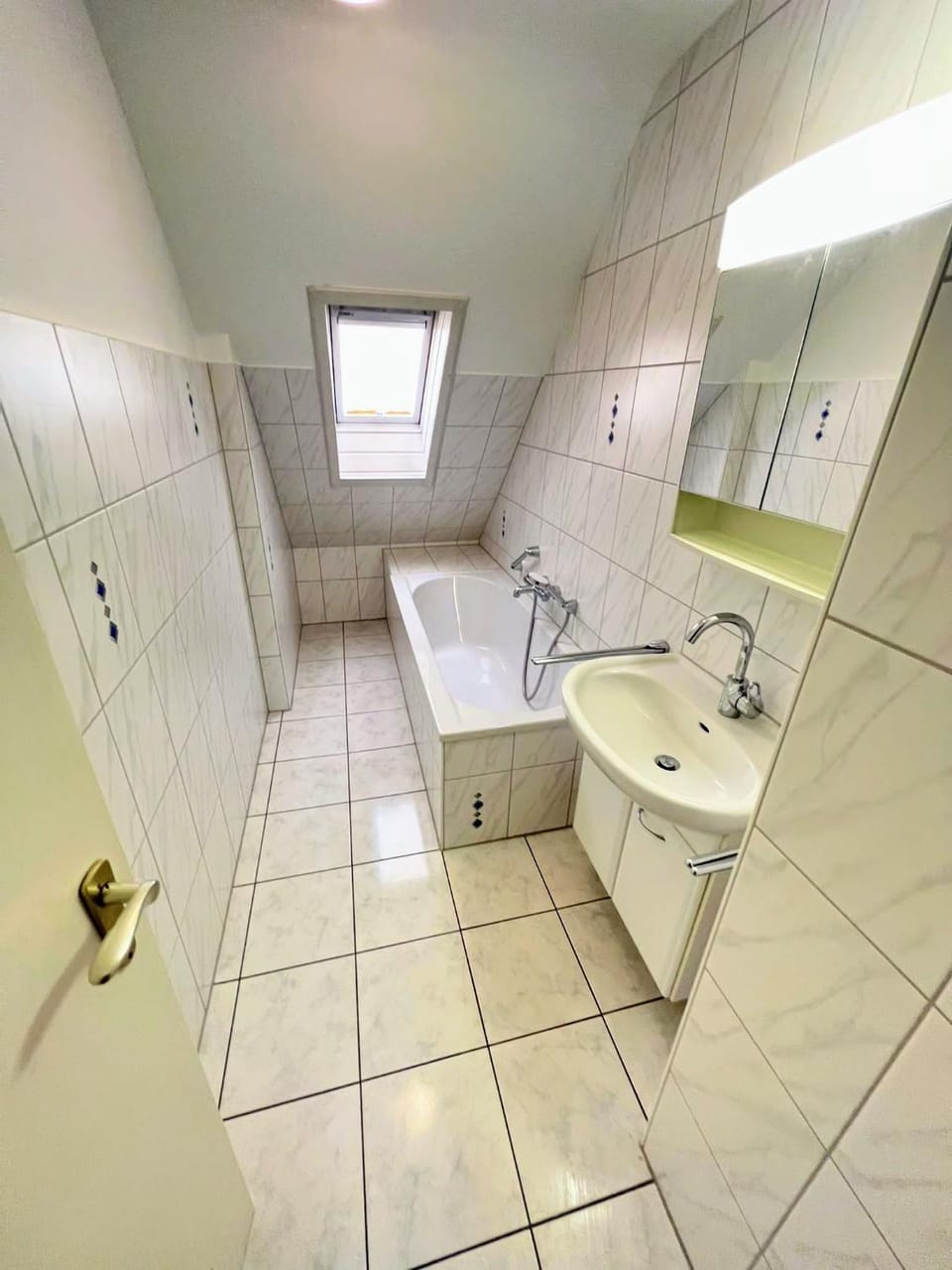 Shower, Bathroom, Shopping Area, Bath