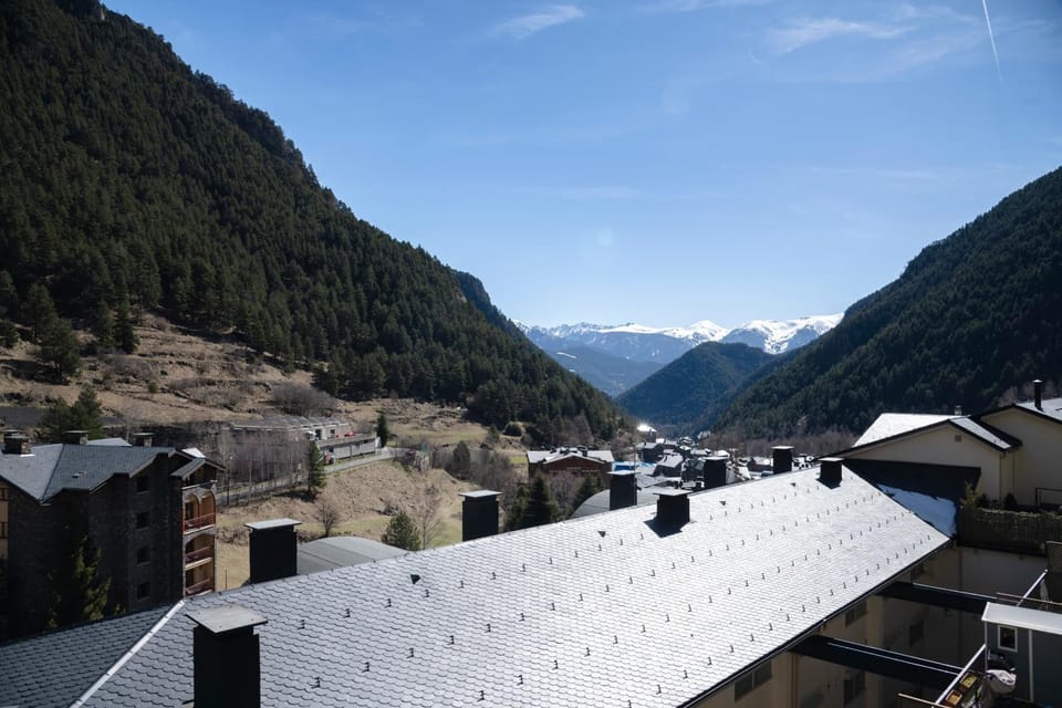 Barthe Holidays I Acogedor apartamento en Arinsal 4PAX a pie de pistas I Balcón con vistas y parking I Tintin Apartment in Arinsal