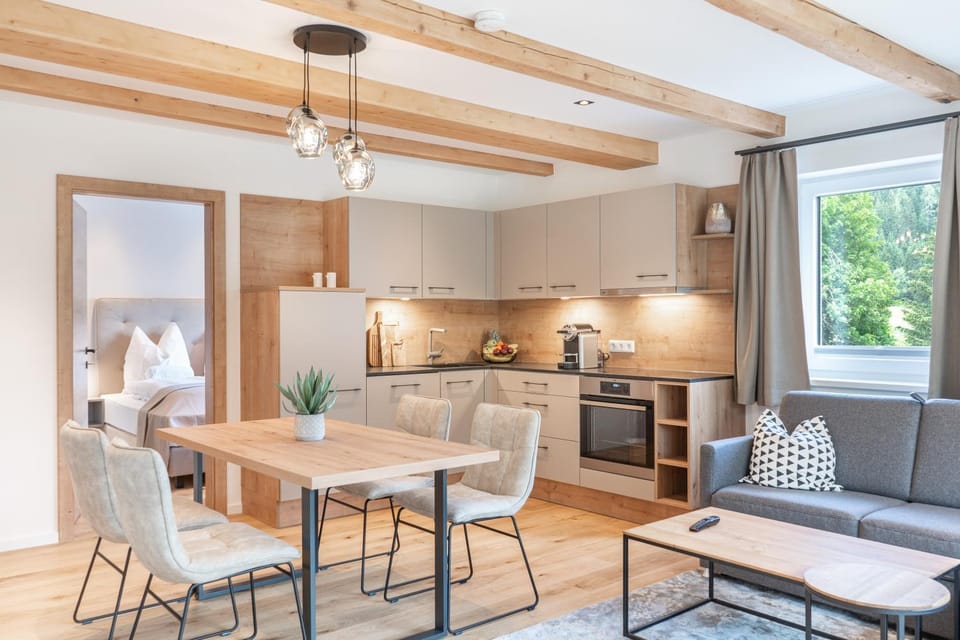Kitchen or kitchenette, Seating area, Dining area, minibar, stove