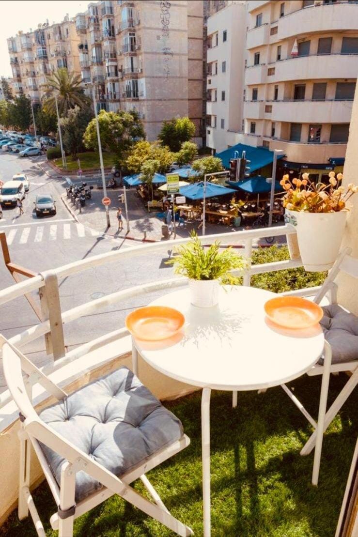 דיזנגוף סנטר חניה פרטית מרפסת שמש Apartment in Tel Aviv-Yafo
