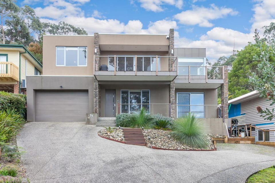 Property building, Neighbourhood