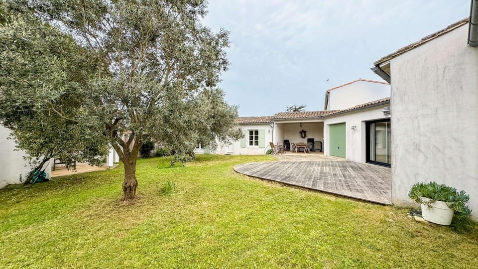 Property building, Garden, Garden view