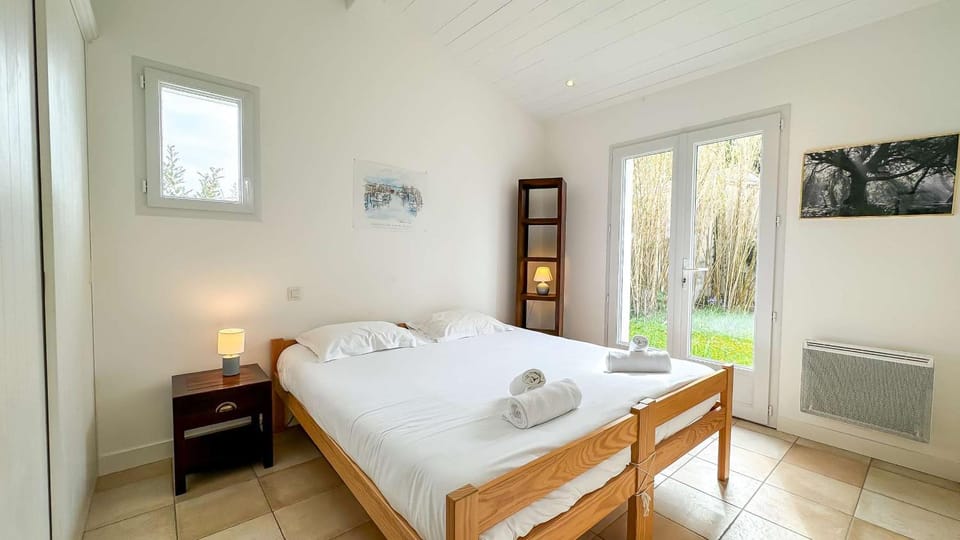 Bed, Photo of the whole room, Bedroom, internet, towels