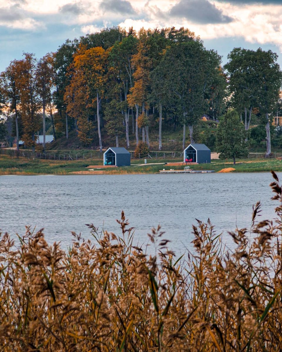 Property building, Natural landscape, Beach, Beach, Lake view